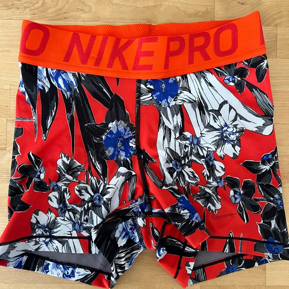 Nike Pro Floral Print shorts